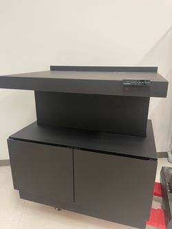 Adjustable desk