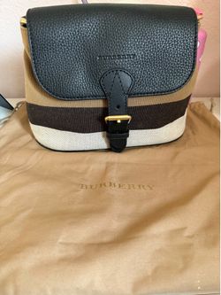 Burberry crossbody Authentic