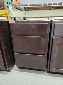 Base cabinet