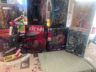 Action figure lot