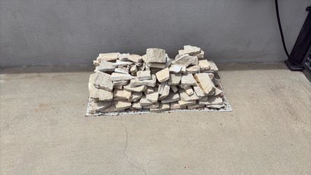 Reil Stone with borders and flat pieces