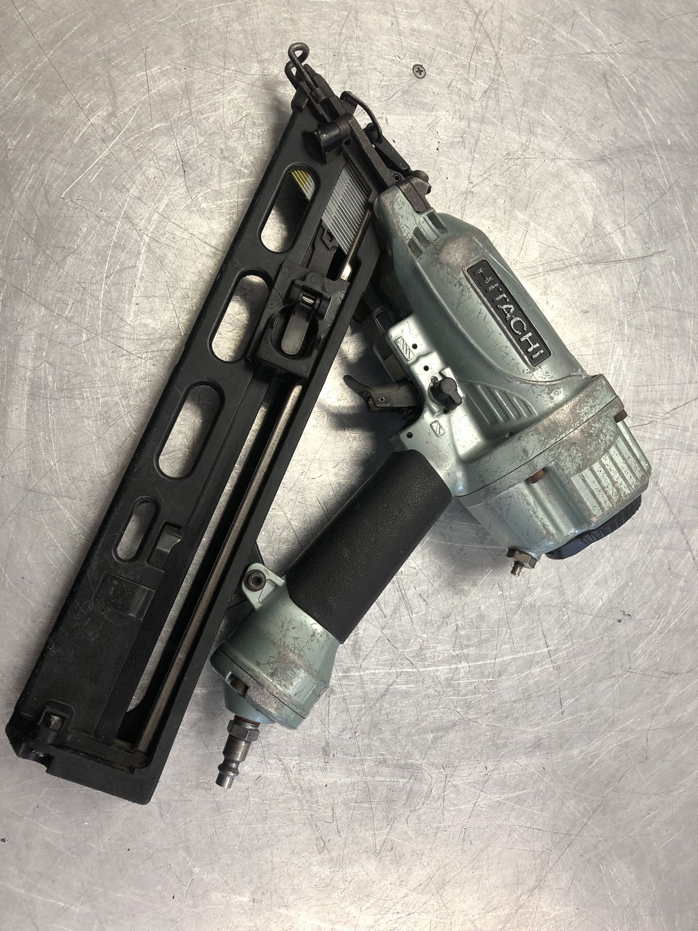 96091 Hitachi NT65MA4(S) 15 Gage 2 1/2” Finish Nailer 575177