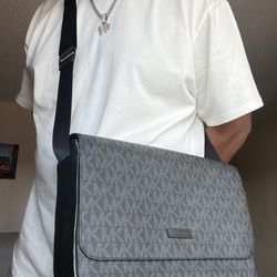 Michael Kors Everett Laptop Messenger Bag $250 OBO