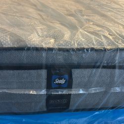 Queen Mattress Sealy Posture-Pedic Pillow Top ‼️