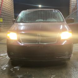 Selling 2009  Dodge Caravan 2,600