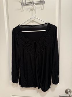 Cable & Gauge black long-sleeve women top- size large