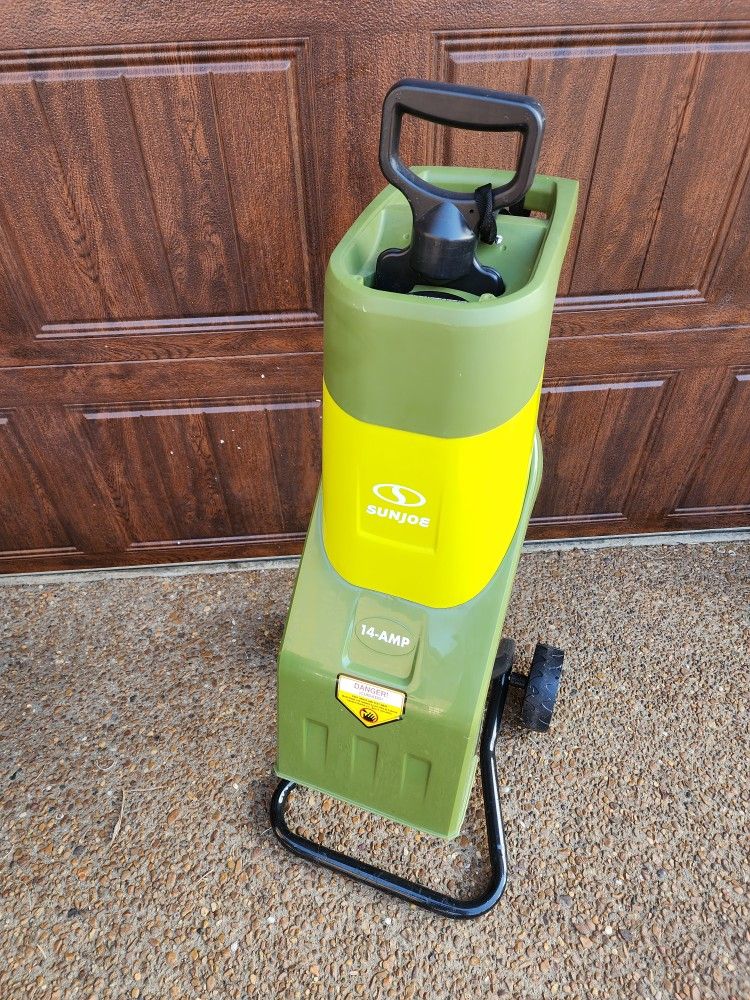 *** WOOD CHIPPER ***