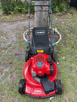 Self Propelled Lawn Mower Toro Recycler with SmartStow 22” cut with a 7.25 HP engine