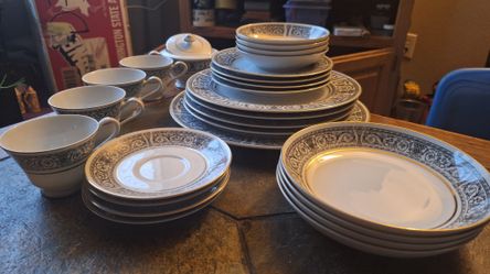 Royal M. "Empire" dinner ware