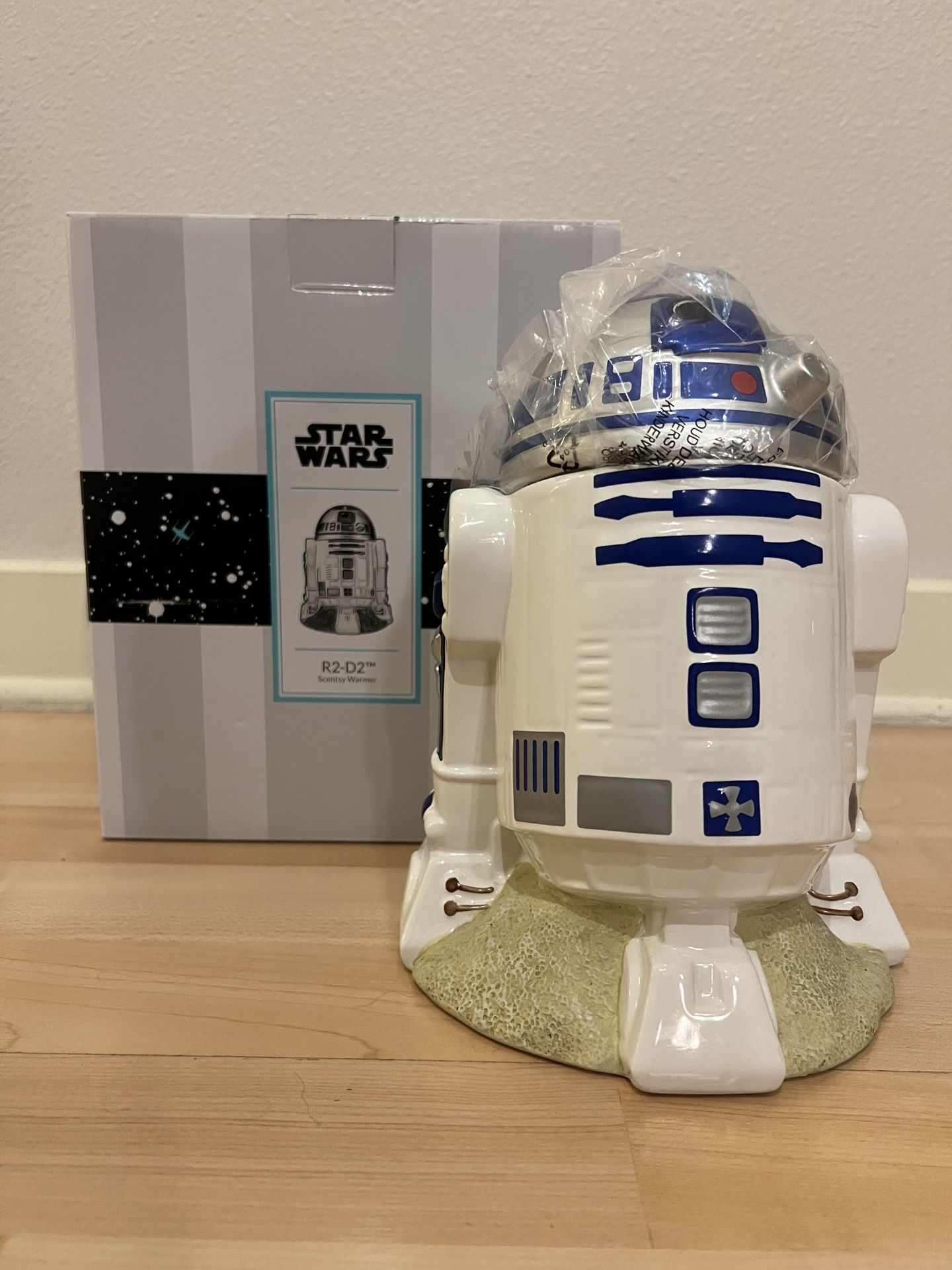 SCENTSY STAR WARS R2D2 WARMER