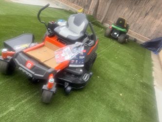 Husqvarna Z254F zero turn
