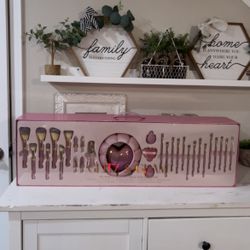 Glitz And Glam Brush Set 31 Ps