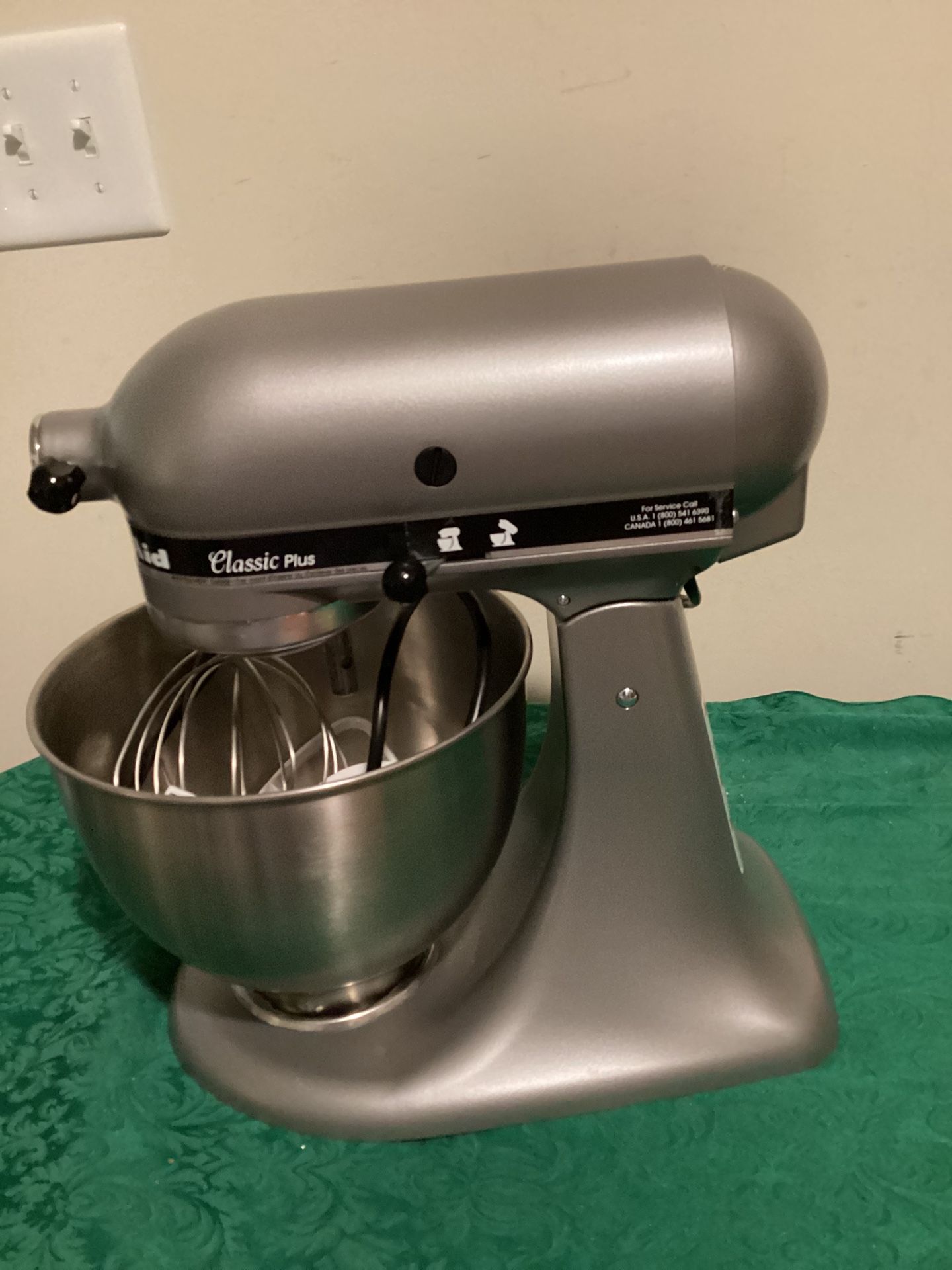 Kitchen Aid KSM75SL Classic Plus Series 4.5 Quart Tilt Head Stand Mixer Silver