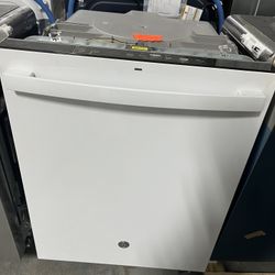 24 in. GDT550PGR7WW (opened box,minor scratches/dents) Built-In Tall Tub Top Control Stainless Steel Dishwasher w/Sanitize, Dry Boost, 52 dBA MSRP $67
