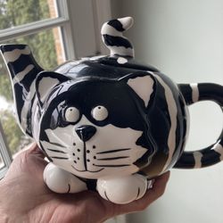Chester The Cat Ceramic Teapot