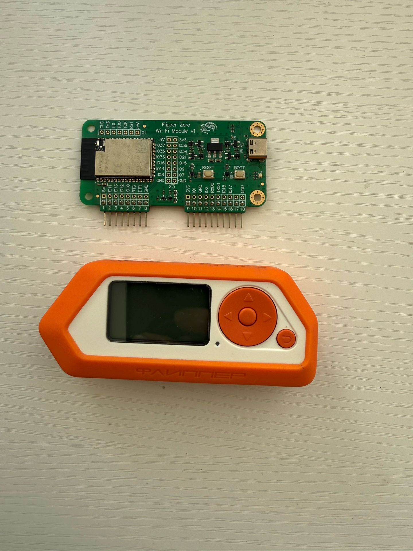 Flipper Zero & WiFi Dev Board + Momentum Firmware