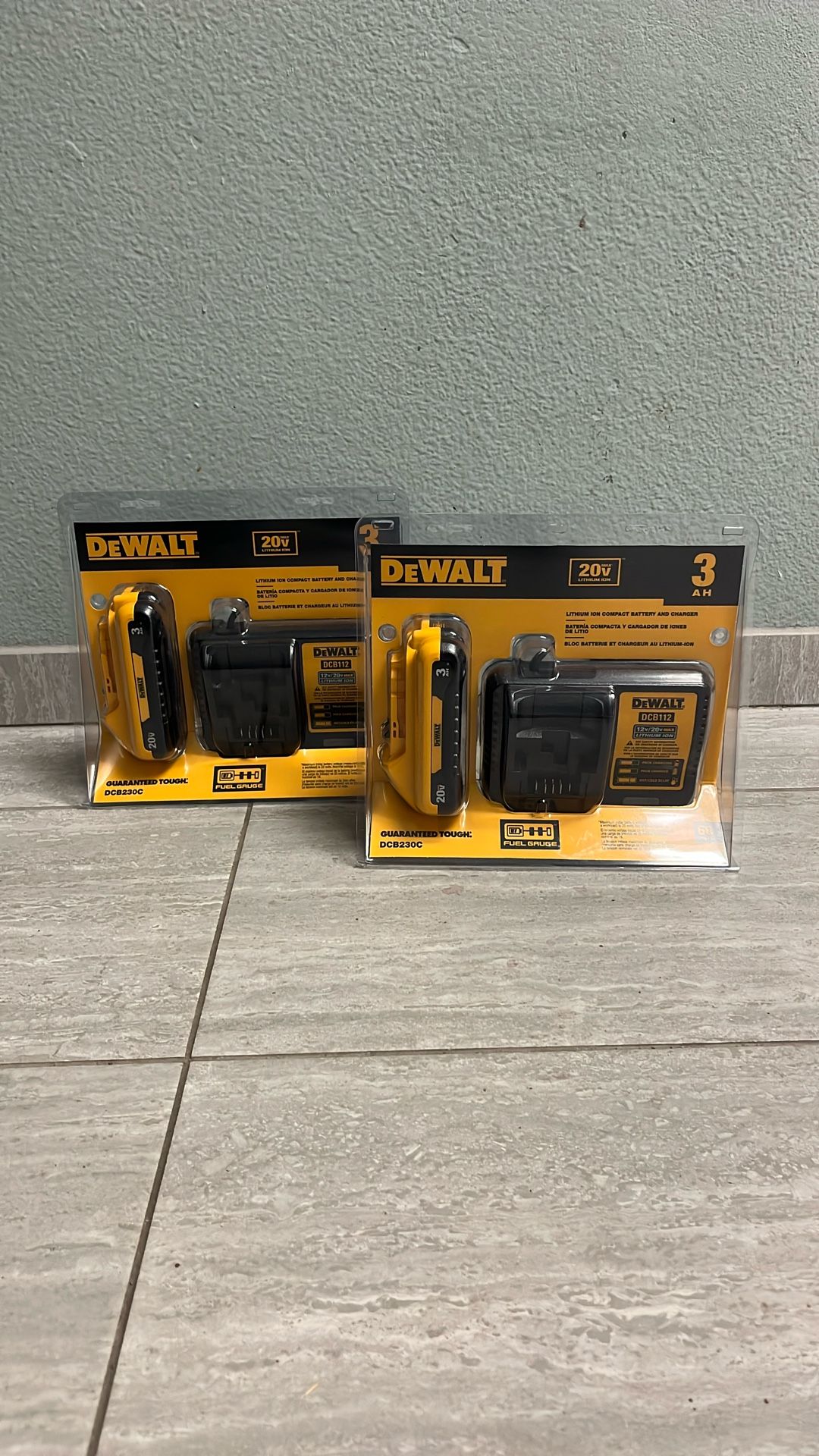 DeWalt 20V Battery And Chargers. 3AH 60WH