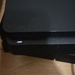 PS4 Slim 
