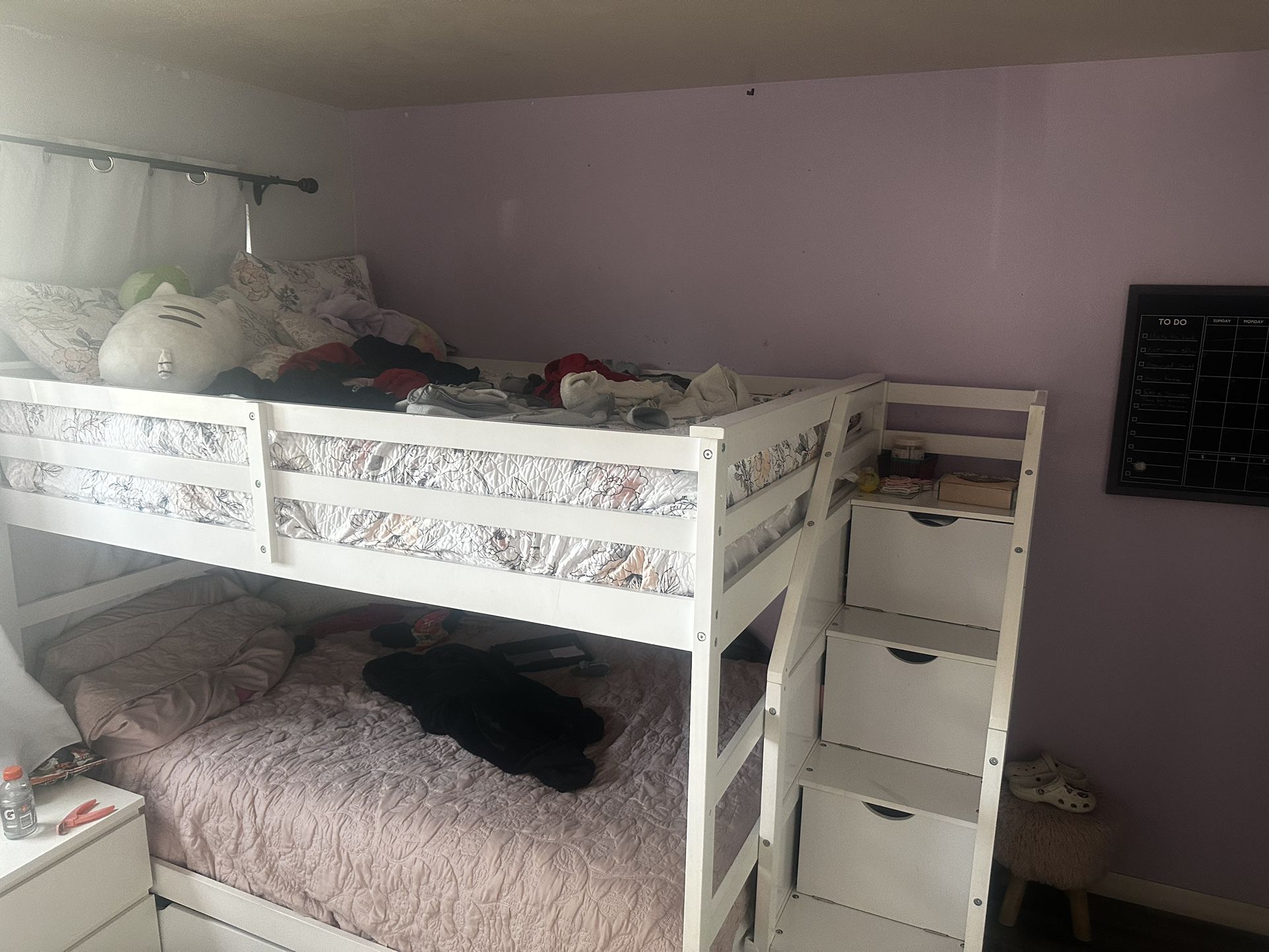 Twin-Over-Twin Bunk Bed 