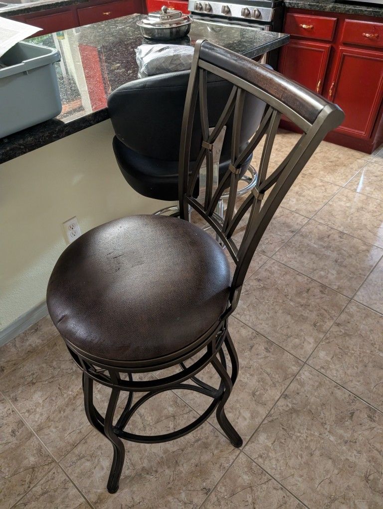 🪑 Elegant Swivel Bar Stool – Metal & Wood Accent