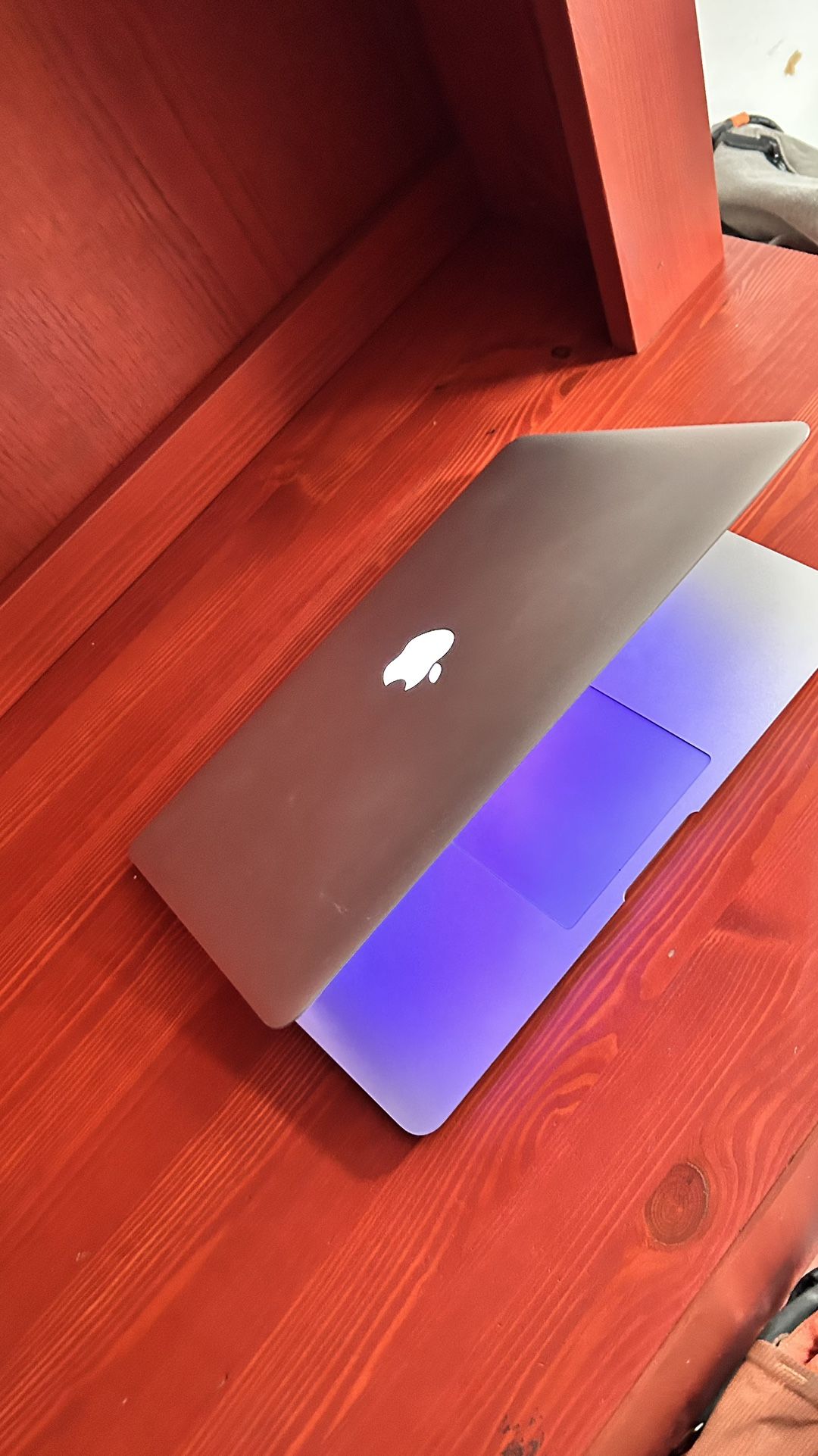 Apple MacBook Air 13” I5/8GB/256GB SSD $200