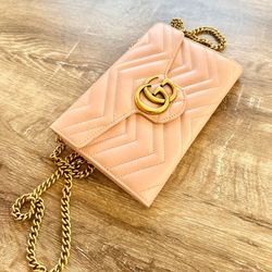 Authentic Gucci wallet on chain / Clutch
