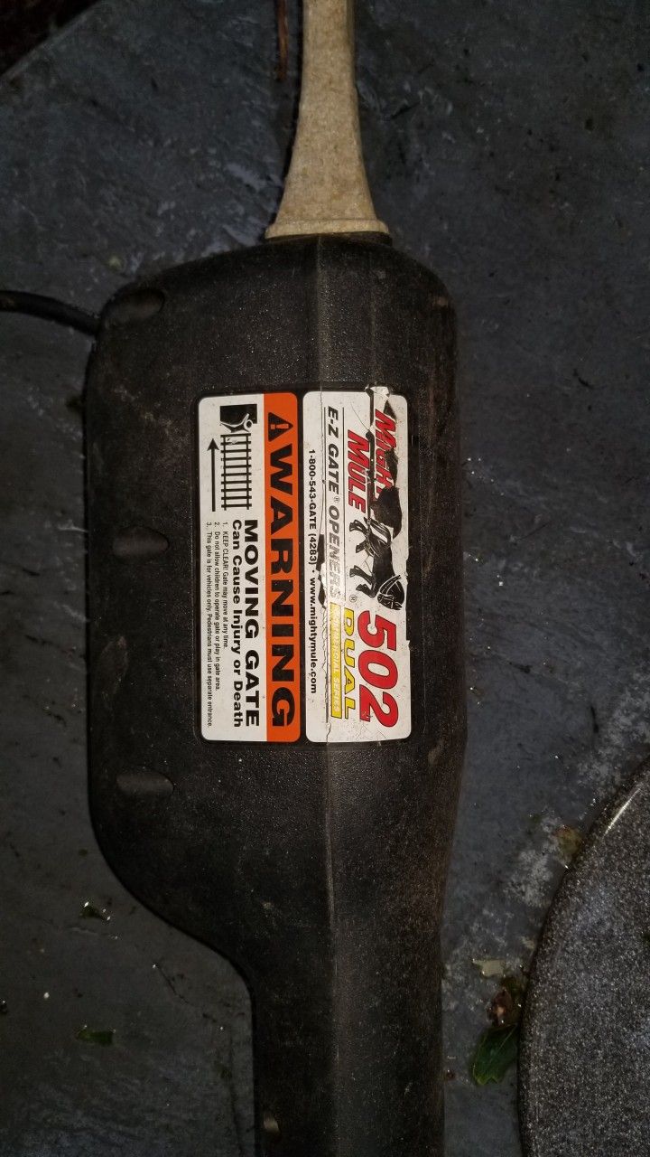 POWERED Gate Opener, Mighty Mule, 502, Worm Gear. Motor Arms, Weatherproof Case, Good Condition, 