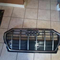 AUDI Q5 Grille