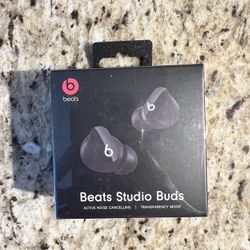 Black Beats Studio Buds 