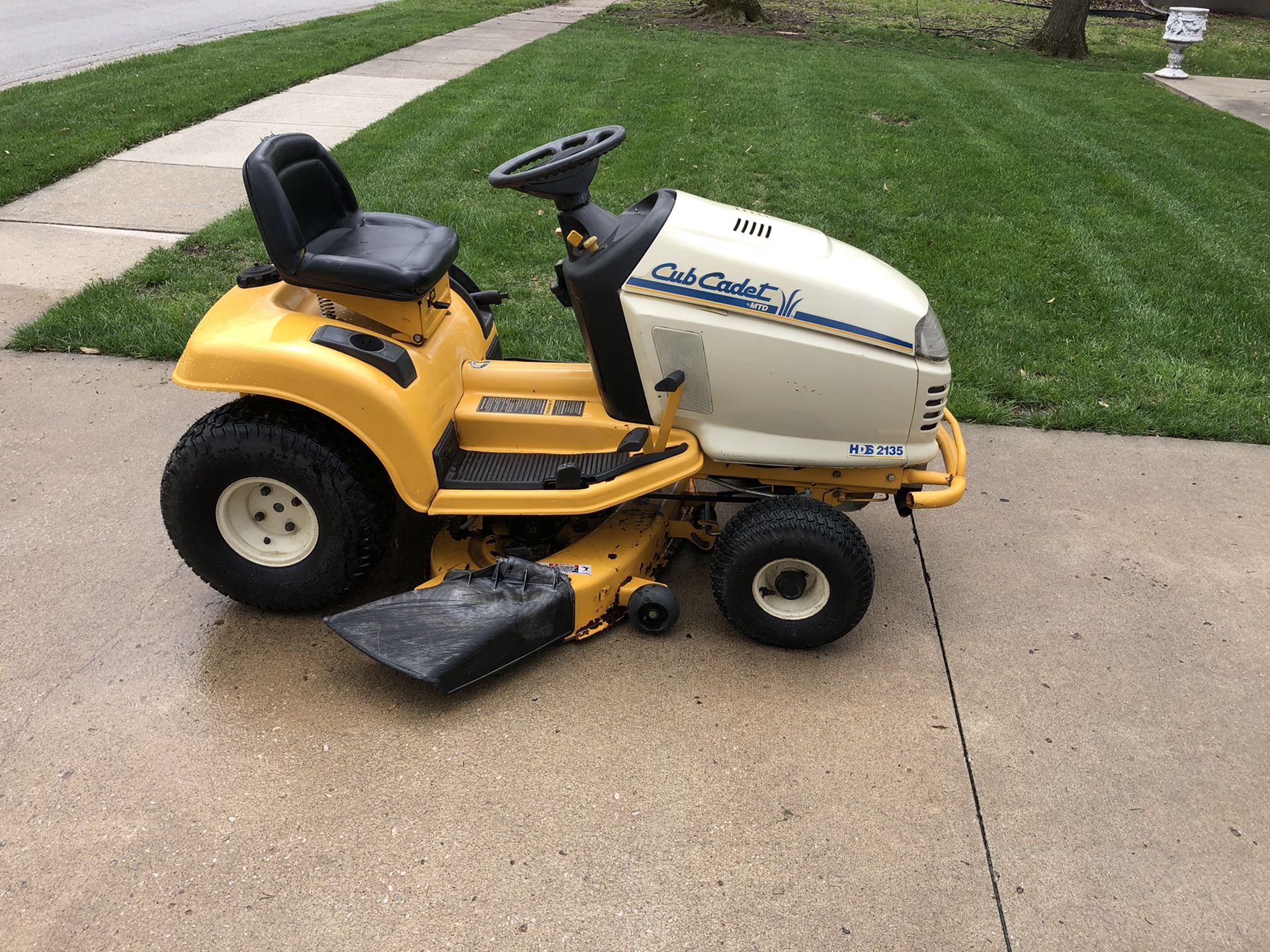 Cub Cadet HDS 2135 for Sale in Lee