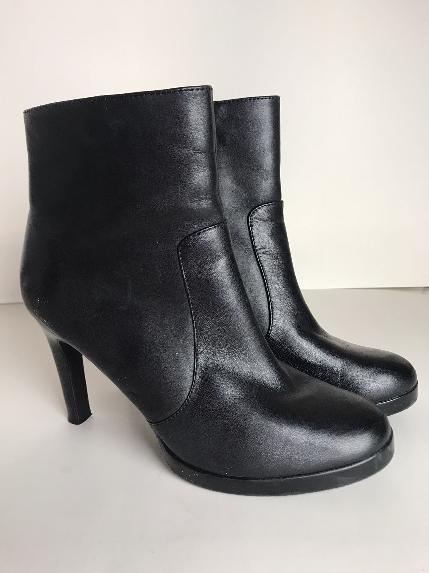 $5 Black boots size 7.5