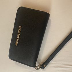 Michael Kors Wristlet 