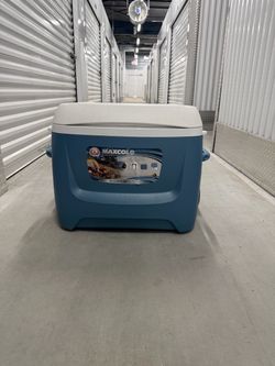 Igloo MaxCold Island Breeze Roller Cooler