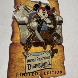 Disney DLR Mickey Mouse Pirates of the Caribbean Passholder Exclusive Pin 46467