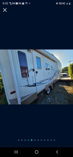 2004 26 Ft Cougar Fifth Wheel Trailer