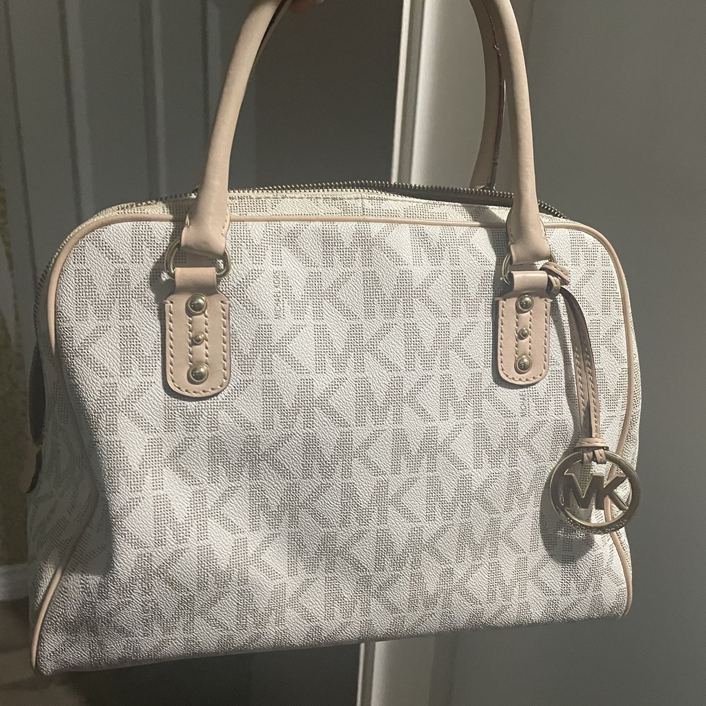 Michael Kors Grayson medium Satchel purse for Sale in Ceres, CA