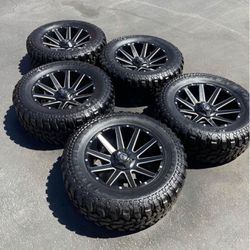 Jeep Wrangler Gladiator 20” Fuel Contra Black With 35” Mud-Terrain Tires