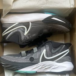 Nike Kyrie 8