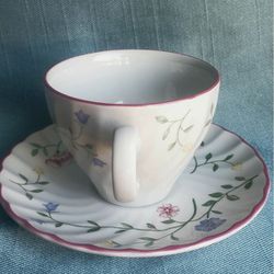 Mid-Century Tea Cup and Saucer Pink Floral 
Johnson Brothers Summer Chintz 
Bone China Made in England.
