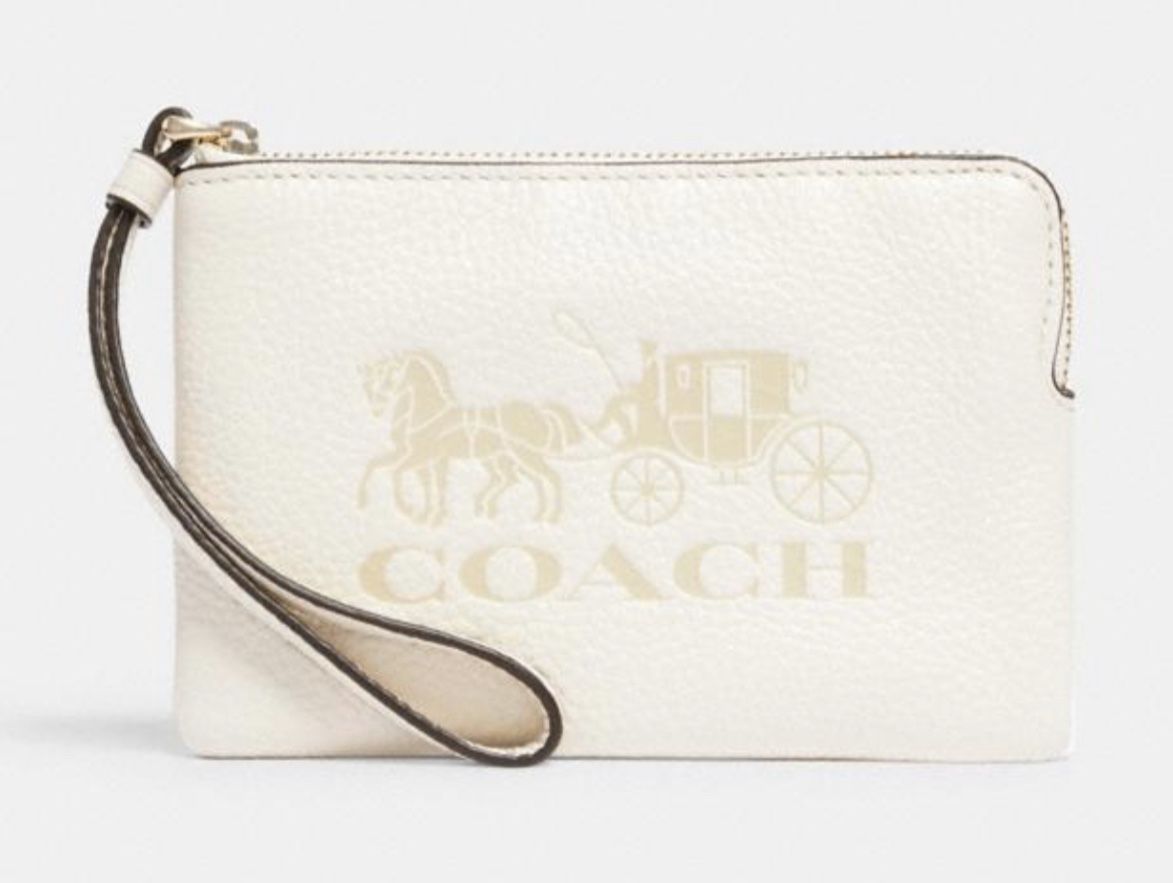 Beautiful Wristlet With Horse and Carriage!