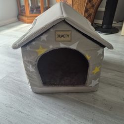 Dog House and doggy steps w/storage