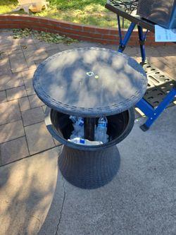 Outdoor Wicker Cool Bar Table with Cooler