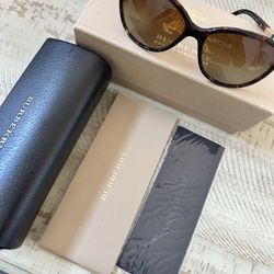 Burberry BE4216 Women’s Sunglasses – New Without Tags – Full Set – Authentic 