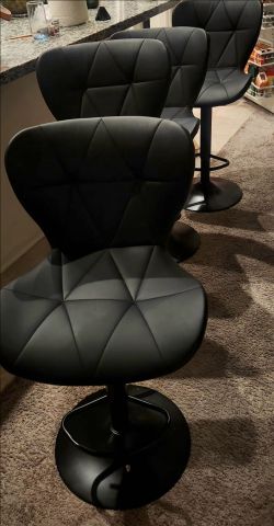 Black bar counter stools / sillas de barra