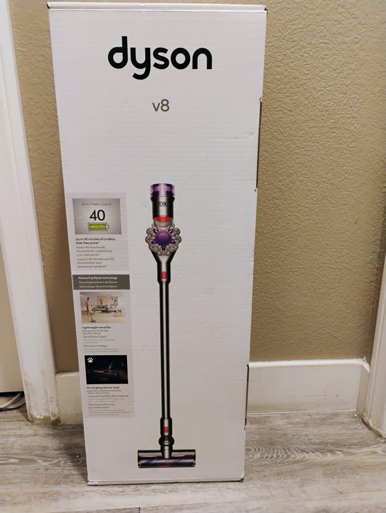 Dyson V8