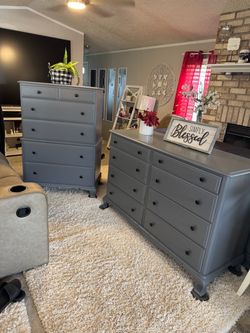 ✨✨GORGEOUS GRAY SOLID WOOD DRESSER SET BY KLING✨✨