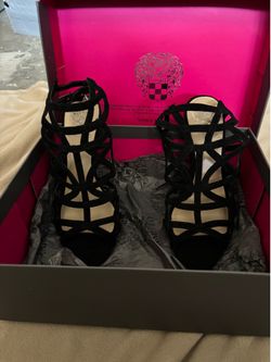 SANDY LANE VINCE CAMUTO BLACK HEELS