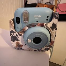 Insta Mini 11 Camera With Case 