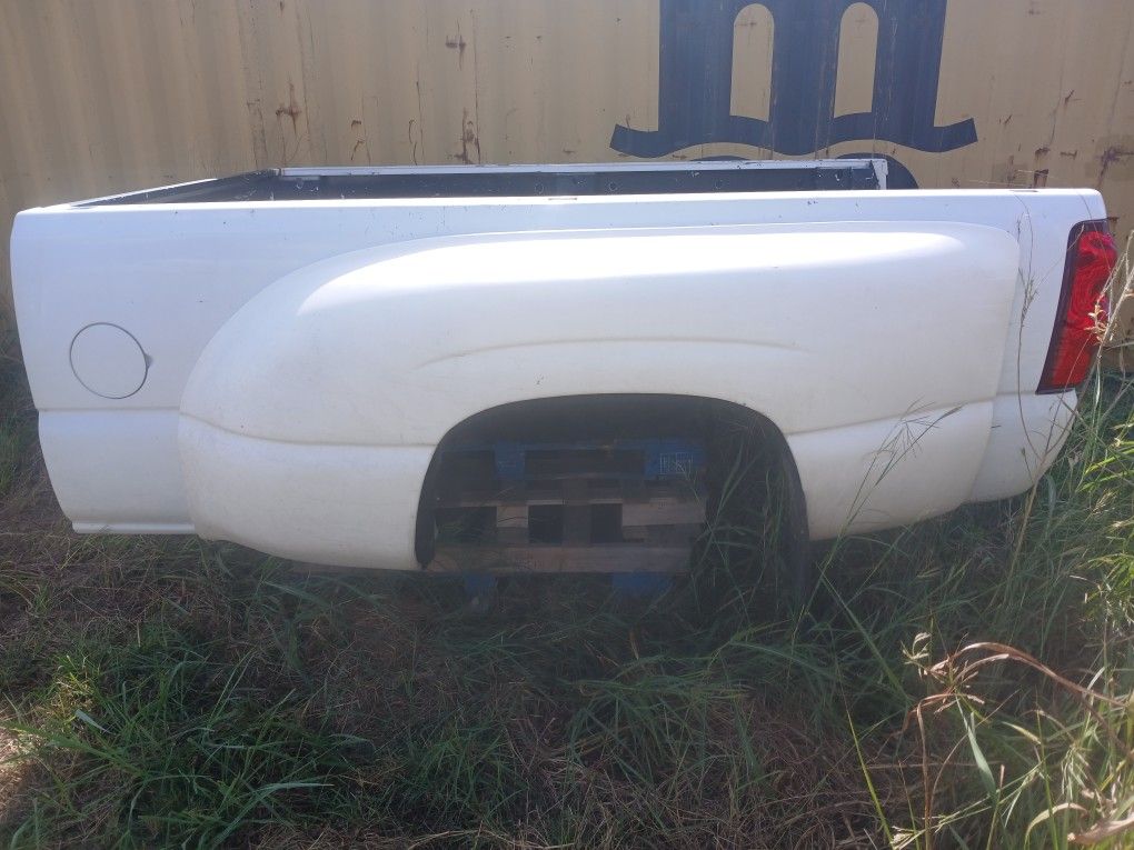 Chevrolet Bed Came Off 2003  Model.