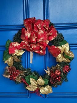 Red/Gold 17 Inch Christmas Wreath